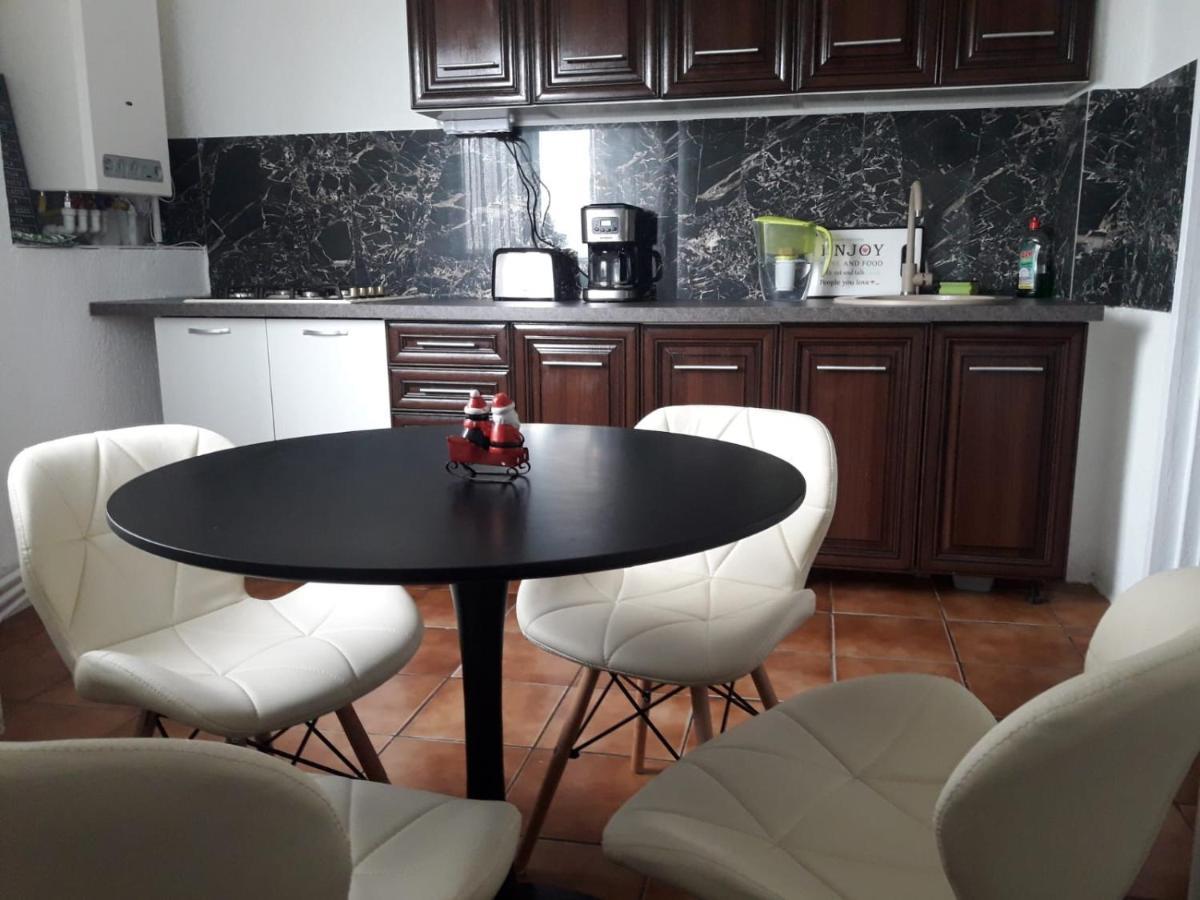 Hellen'S Ultracentral Apartament Buzău Eksteriør billede